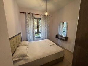 Unclassified image, 2 of 22, button