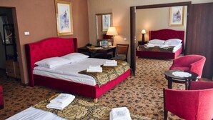 A hotel room with a red bed, a small desk with a lamp, a chair, and a mirror reflecting the bed. - Great Polonia Kraków Kazimierz  (Kraków)