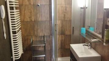 Towels, soap, shampoo, toilet paper