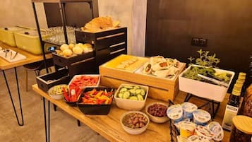 Tägliches Frühstücksbuffet (45 PLN pro Person)