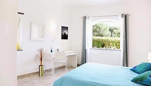 2 chambres, lits bébé (en supplément), draps fournis