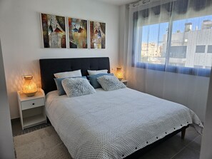 3 makuuhuonetta, silitysrauta/-lauta, Wi-Fi, vuodevaatteet