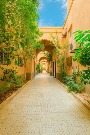 المنشأة من الخارج