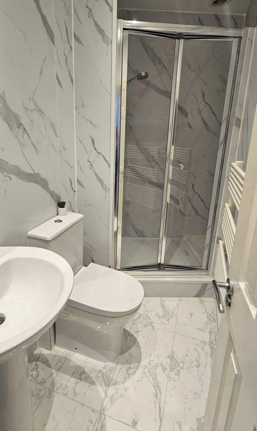 Apartment | Bathroom | Shower, towels