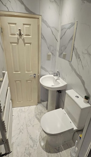 Apartamento | Banheiro | Chuveiro, toalhas de banho