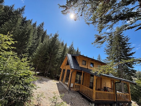 Exterior. Charming 2-bedroom cabin in amazing Babino Polje with WiFi