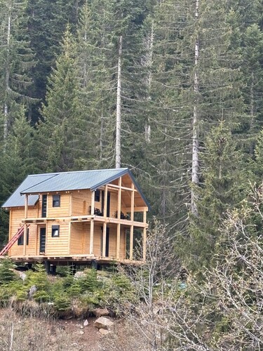 Charming 2-bedroom cabin in amazing Babino Polje with WiFi