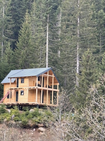 Charming 2-bedroom cabin in amazing Babino Polje with WiFi