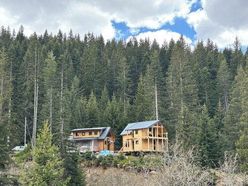 Charming 2-bedroom cabin in amazing Babino Polje with WiFi