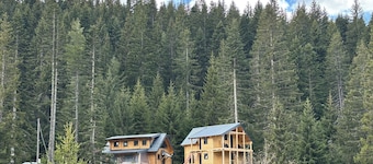 Charming 2-bedroom cabin in amazing Babino Polje with WiFi