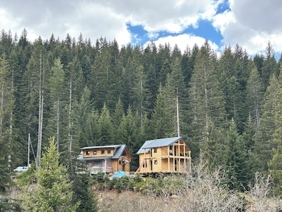 Charming 2-bedroom cabin in amazing Babino Polje with WiFi