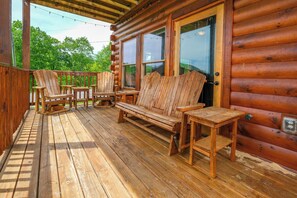 Terrace/patio - Smokey's Hideaway | By Colonial Properties (Sevierville)