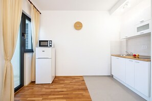 Fridge, microwave, stovetop, coffee/tea maker