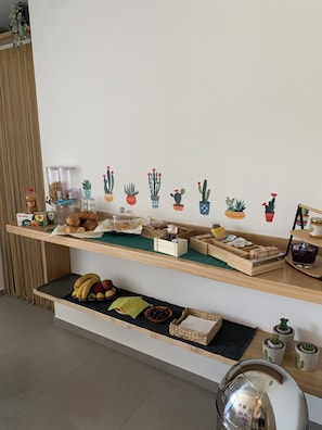 Desayuno bufé gratuito y diario