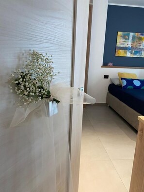 Habitación doble superior, baño privado (Camera Blue) | Escritorio y espacio para trabajar con un portátil