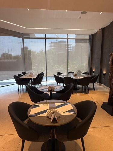 Avenue Suites