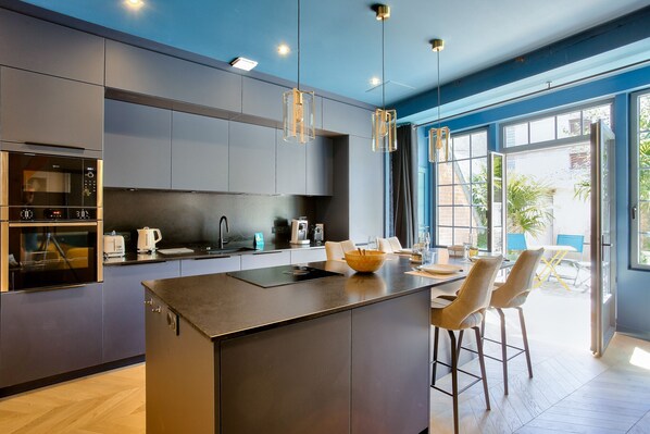 Fridge, microwave, oven, dishwasher