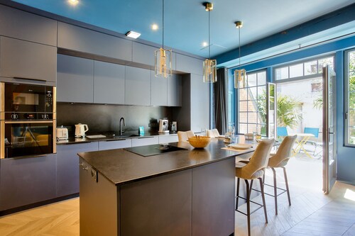 300 m from the beach, terrace, superb house for 4