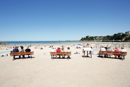 300 m from the beach, terrace, superb house for 4