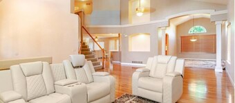 Very nice 4 bedrooms house. five minutes from Denver international airport