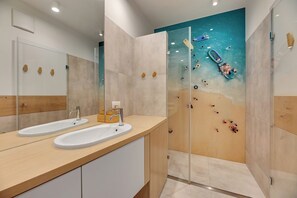 Bathroom - Tre Mare z ogrodem - By the sea by GA (Gdansk)
