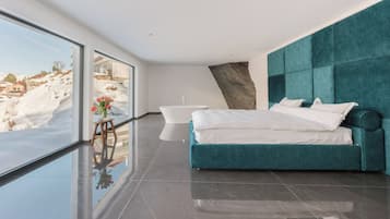 4 bedrooms, iron/ironing board, travel crib, free WiFi