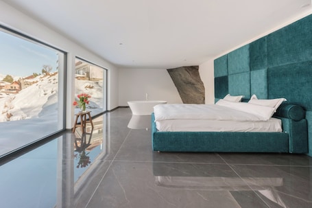 4 bedrooms, iron/ironing board, travel crib, free WiFi