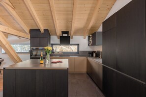 Køleskab, ovn, kogeplade, opvaskemaskine