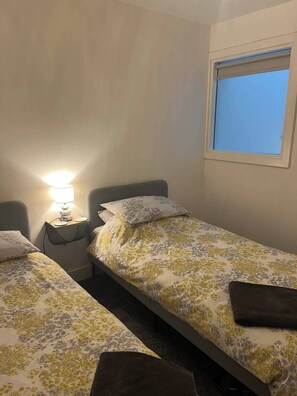 アパートメント | 2 室のベッドルーム、アイロン / アイロン台、WiFi (無料)、ベッドシーツ