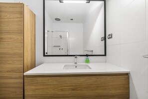 Shower, towels