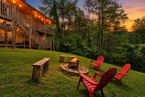 A cabin with a deck, a fire pit, and outdoor seating. - Peaceful 2BR w/Firepit*Hot Tub*Arcade*Privacy! (Sevierville)