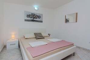 Appartement Économique, vue jardin | Fer et planche à repasser, Wi-Fi gratuit