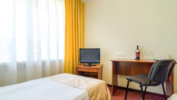 Classic Twin Room | Desk, free WiFi