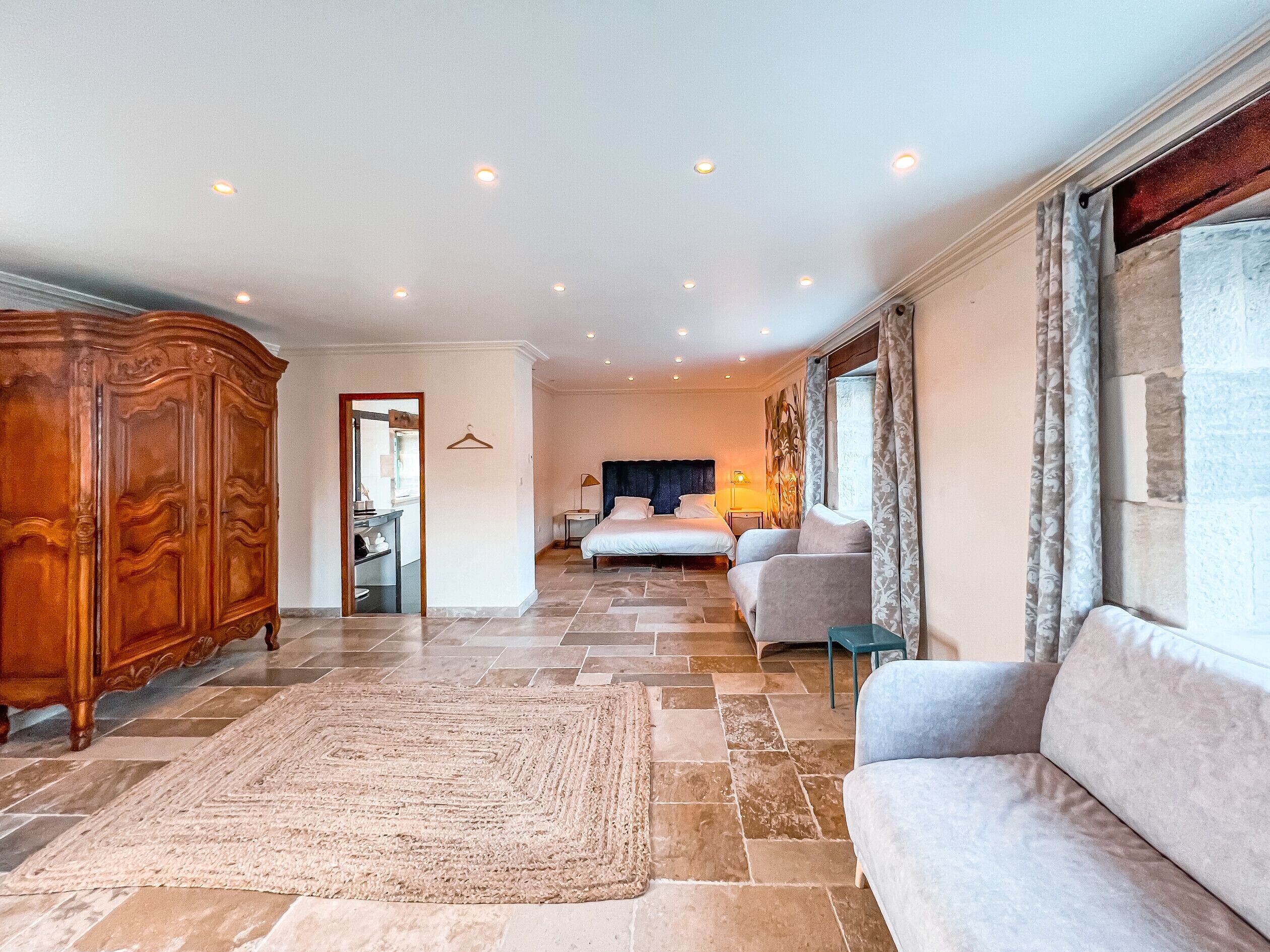 11 bedrooms, iron/ironing board, free WiFi, bed sheets