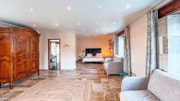 11 bedrooms, iron/ironing board, free WiFi, bed sheets