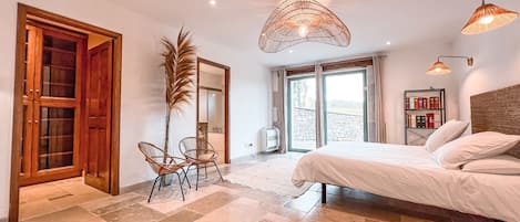 11 bedrooms, iron/ironing board, free WiFi, bed sheets