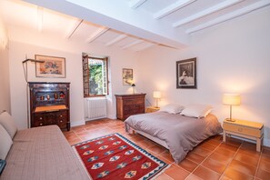 4 chambres, fer et planche à repasser, Wi-Fi gratuit, draps fournis