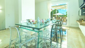 Deluxe Villa, Pool View | Dining room