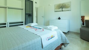 Deluxe Villa, Pool View | Frette Italian sheets, premium bedding, down duvets, memory-foam beds - Villa Menea con Piscina e SPA (Casarano)