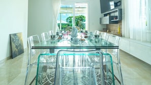 Villa Deluxe, vistas a la piscina | Comedor