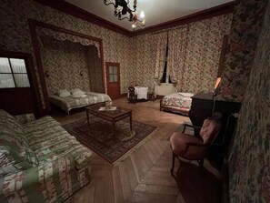 Deluxe Quadruple Room, Garden View - Chateau de Busset  (Busset)