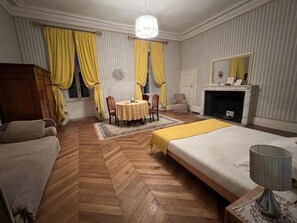 Deluxe Triple Room, Garden View (Jaune) | Interior