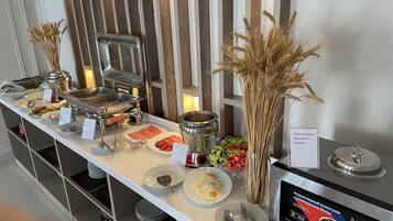 Free daily buffet breakfast