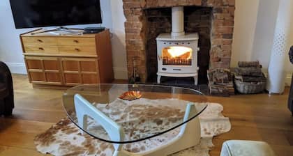 Stylish apartment in the heart of Cranbrook, close to pubs, shops, restaurants