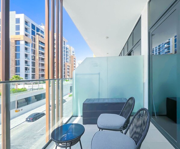 Interior - Urban Charm: Studio With Balcony in Azizi Riviera (Dubai)