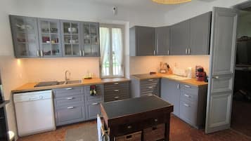 Réfrigérateur, micro-ondes, four, lave-vaisselle