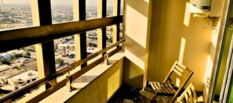 Chic 1-bedroom apartment with WiFi, AC in vibrant Lahore