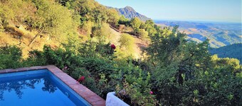 El Almendro House