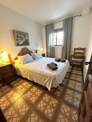 6 habitaciones, tabla de planchar con plancha y ropa de cama 