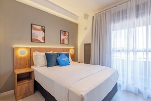 Estudio, balcón | Decoración individual, escritorio, espacio para trabajar con un portátil